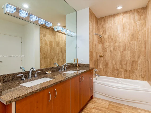 300 S Biscayne Blvd # 3802, Miami FL 33131