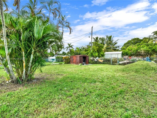 2531 Thomas St, Hollywood FL 33020