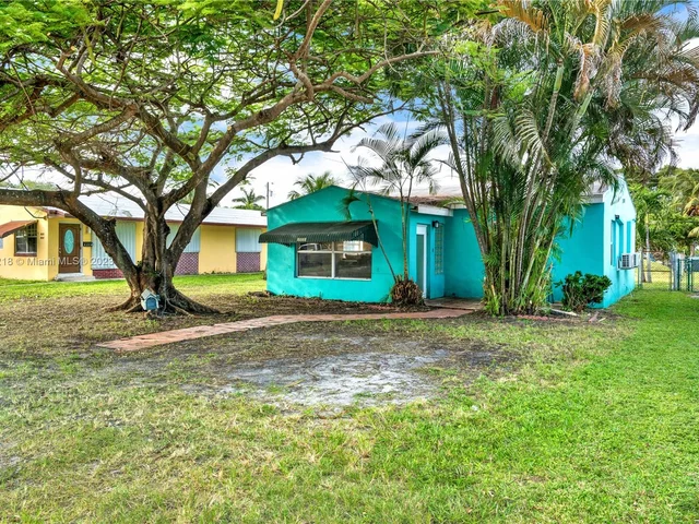 2531 Thomas St, Hollywood FL 33020