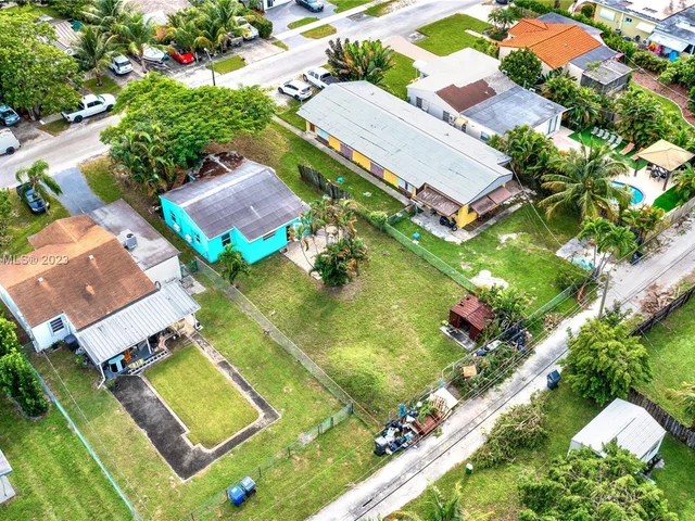 2531 Thomas St, Hollywood FL 33020