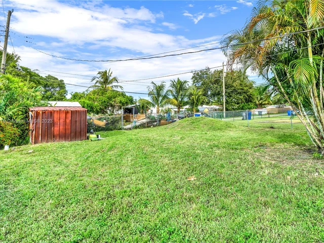 2531 Thomas St, Hollywood FL 33020