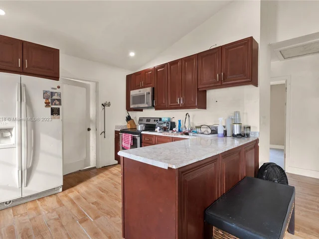 2531 Thomas St, Hollywood FL 33020