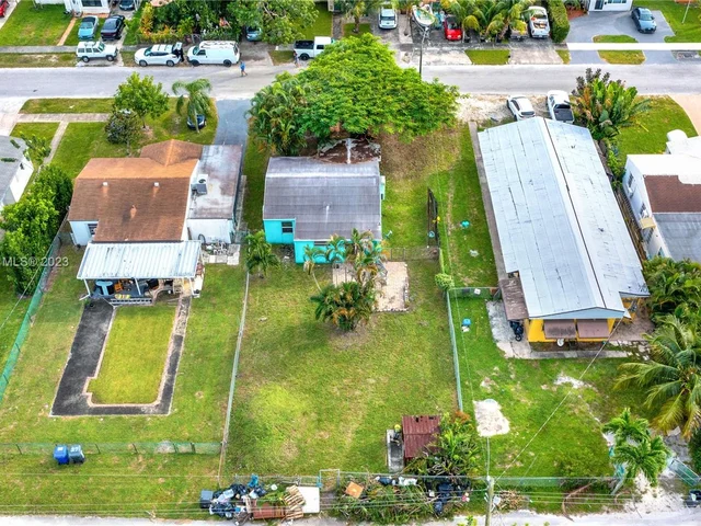 2531 Thomas St, Hollywood FL 33020