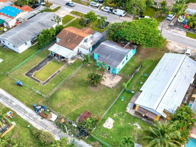 2531 Thomas St, Hollywood FL 33020