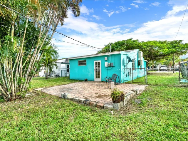 2531 Thomas St, Hollywood FL 33020