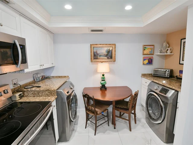 2400 Presidential Way # 406, West Palm Beach FL 33401