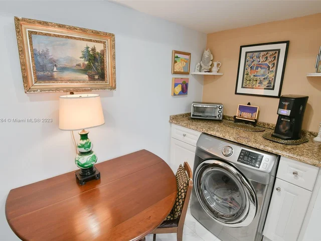 2400 Presidential Way # 406, West Palm Beach FL 33401