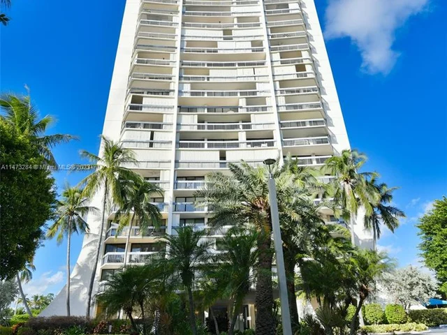 2400 Presidential Way # 406, West Palm Beach FL 33401