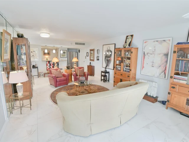 2400 Presidential Way # 406, West Palm Beach FL 33401