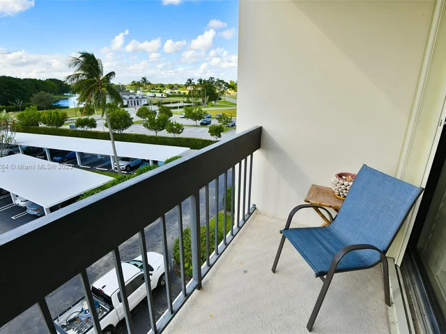 2400 Presidential Way # 406, West Palm Beach FL 33401