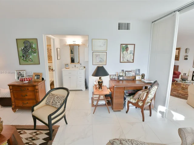 2400 Presidential Way # 406, West Palm Beach FL 33401