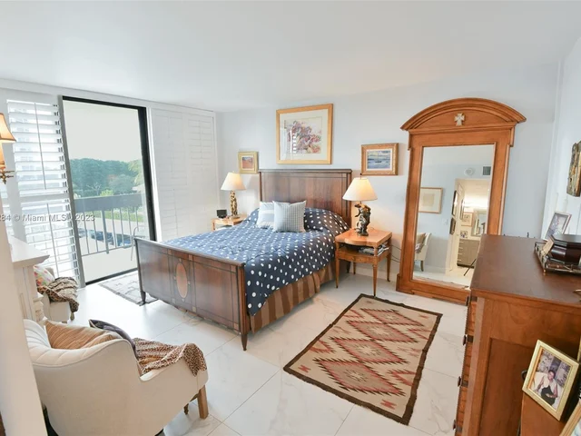 2400 Presidential Way # 406, West Palm Beach FL 33401