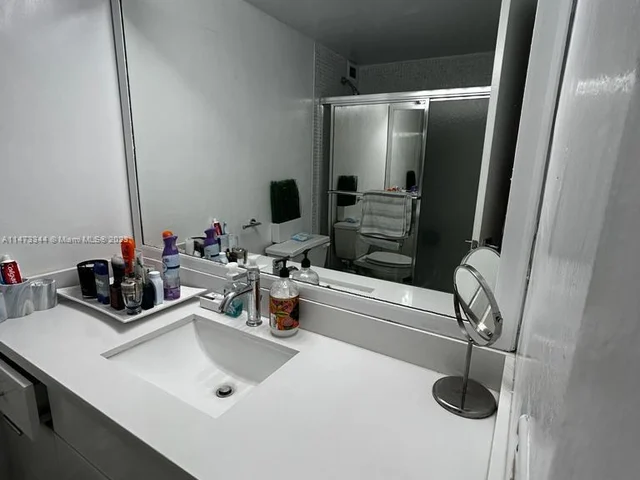 800 NE 195th St # 414, Miami FL 33179