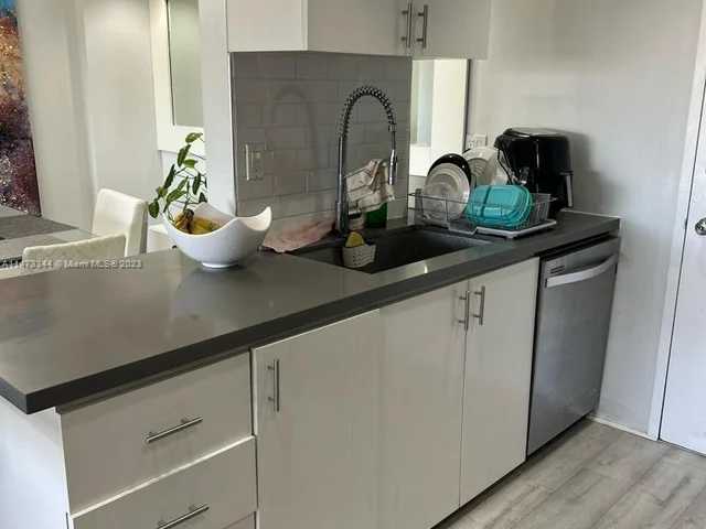 800 NE 195th St # 414, Miami FL 33179