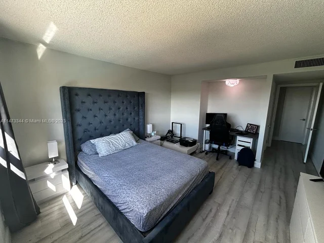 800 NE 195th St # 414, Miami FL 33179