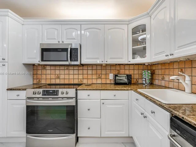 2201 S Ocean Dr # 2005, Hollywood FL 33019