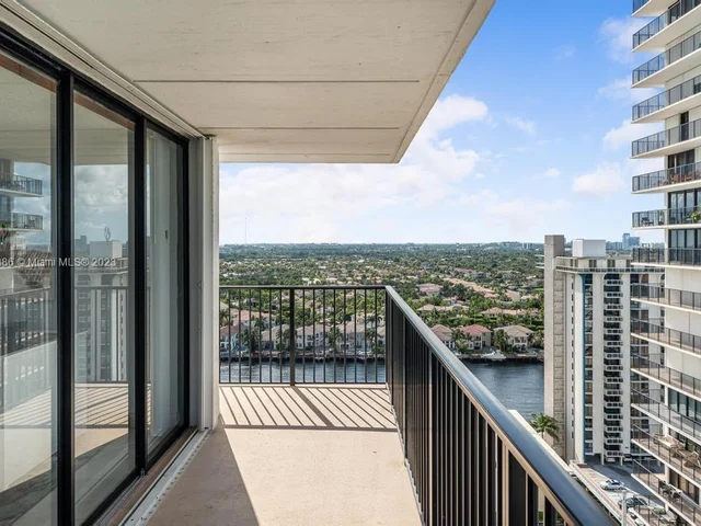 2201 S Ocean Dr # 2005, Hollywood FL 33019