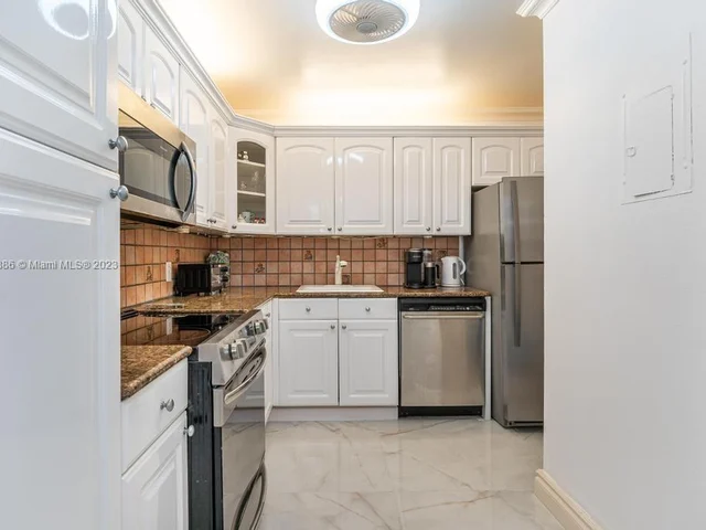 2201 S Ocean Dr # 2005, Hollywood FL 33019