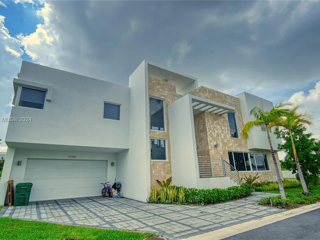 10393 NW 67th Ter, Doral FL 33178