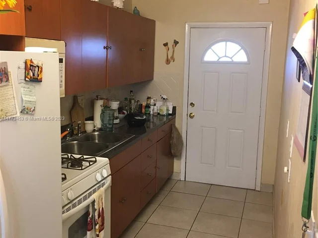 135 NE 202nd Ter # 23, Miami Gardens FL 33179