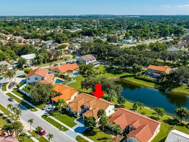 10810 Fox Glen Dr, Boca Raton FL 33428