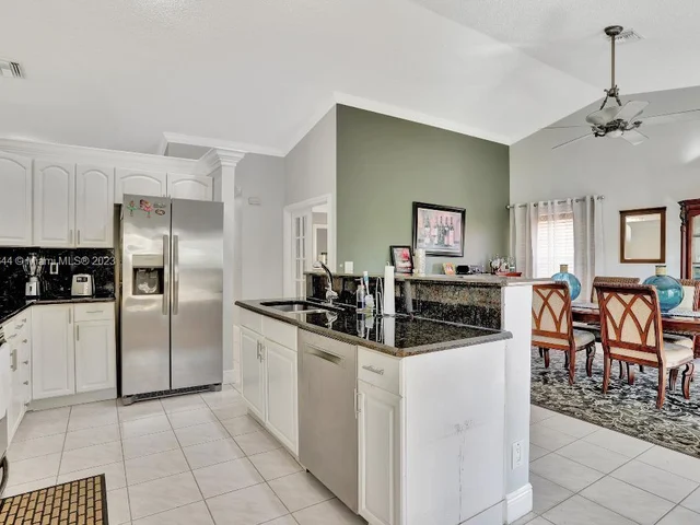 10810 Fox Glen Dr, Boca Raton FL 33428