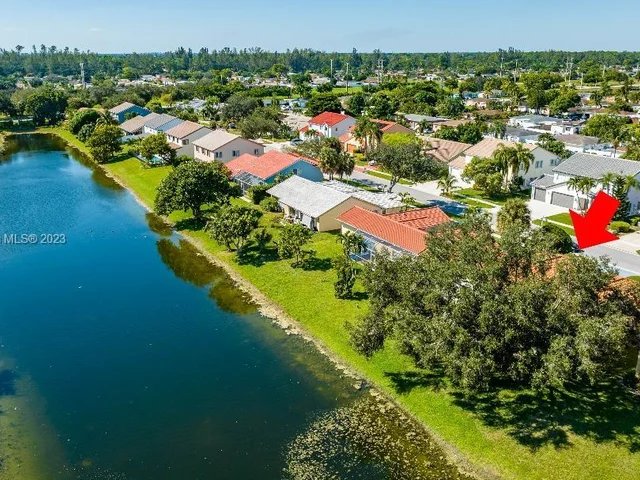 10810 Fox Glen Dr, Boca Raton FL 33428