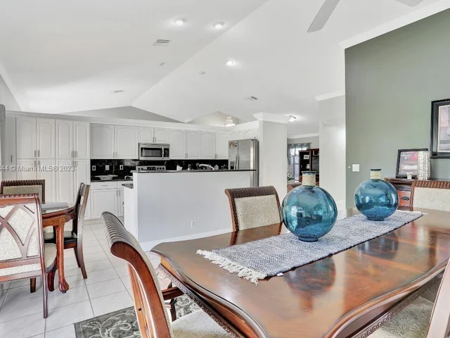 10810 Fox Glen Dr, Boca Raton FL 33428