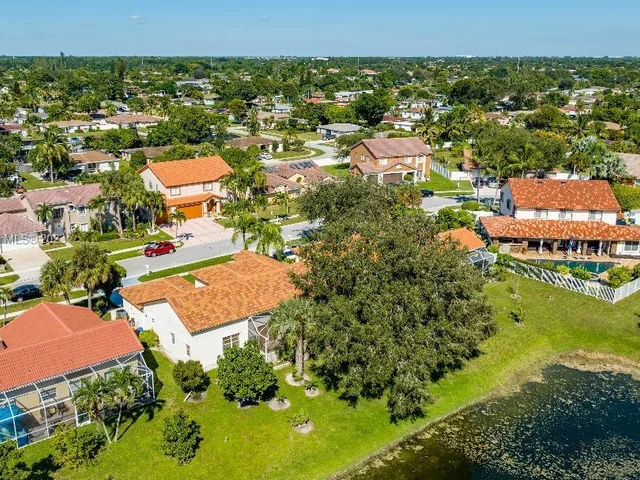 10810 Fox Glen Dr, Boca Raton FL 33428