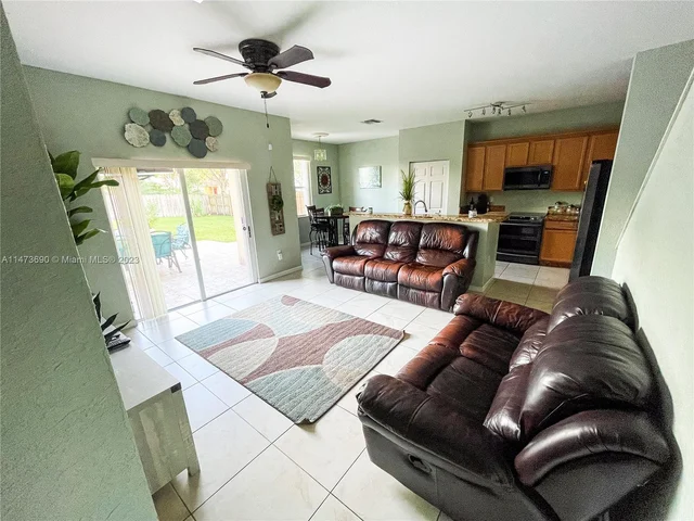 657 SE 30th Ter, Homestead FL 33033