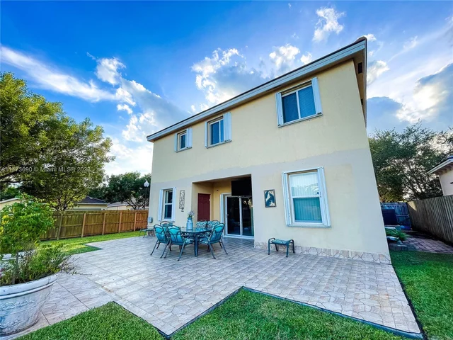 657 SE 30th Ter, Homestead FL 33033