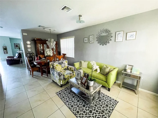 657 SE 30th Ter, Homestead FL 33033