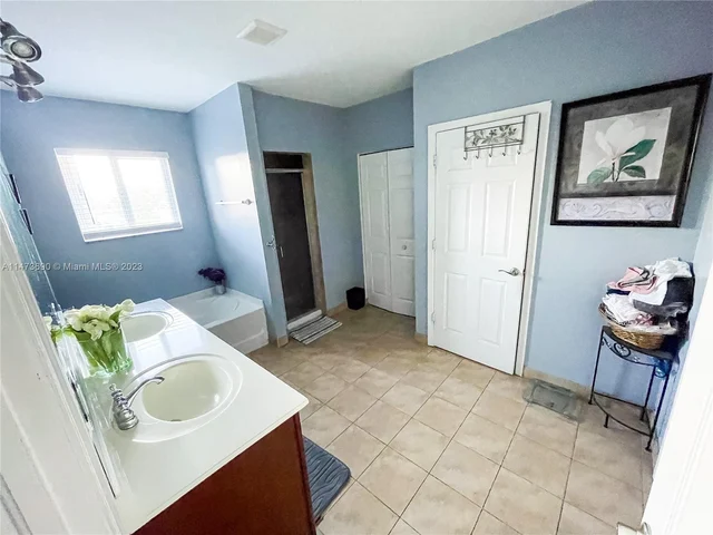 657 SE 30th Ter, Homestead FL 33033