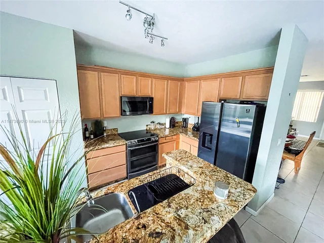 657 SE 30th Ter, Homestead FL 33033