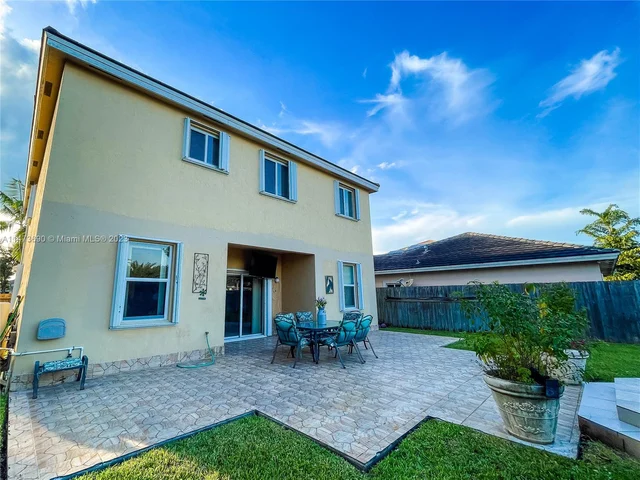 657 SE 30th Ter, Homestead FL 33033