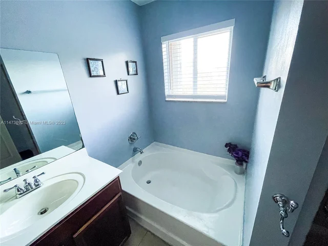 657 SE 30th Ter, Homestead FL 33033