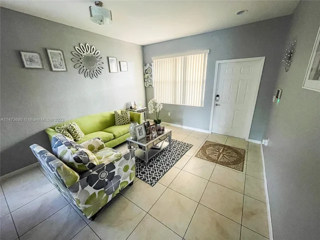 657 SE 30th Ter, Homestead FL 33033