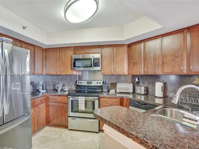 6767 Collins # 901, Miami Beach FL 33141