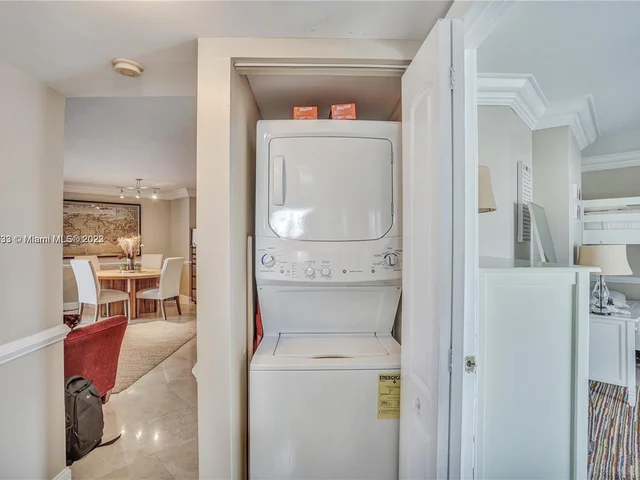 6767 Collins # 901, Miami Beach FL 33141