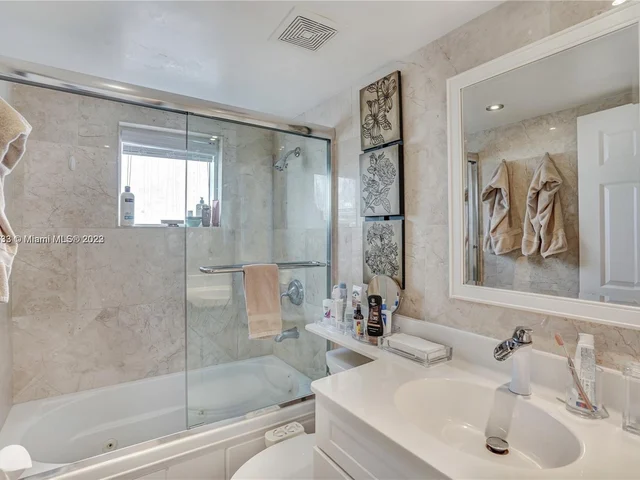 6767 Collins # 901, Miami Beach FL 33141