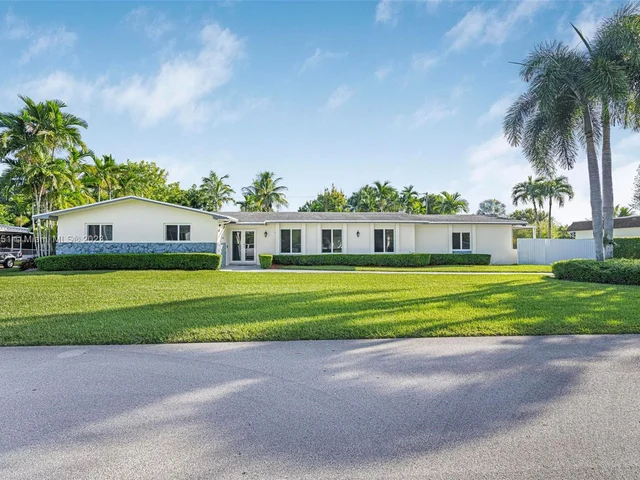 8480 SW 140 St, Palmetto Bay FL 33158