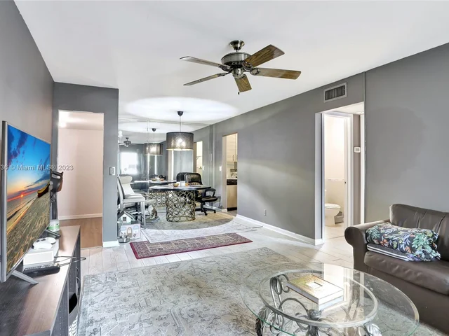 150 Cypress Club Dr # 512, Pompano Beach FL 33060