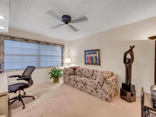 808 Cypress Blvd # 302, Pompano Beach FL 33069