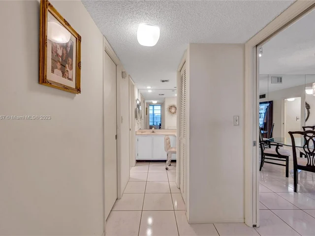 808 Cypress Blvd # 302, Pompano Beach FL 33069