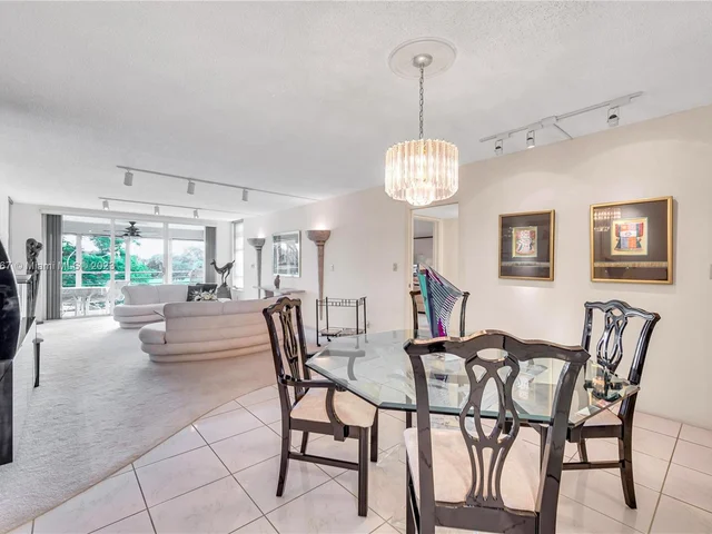 808 Cypress Blvd # 302, Pompano Beach FL 33069