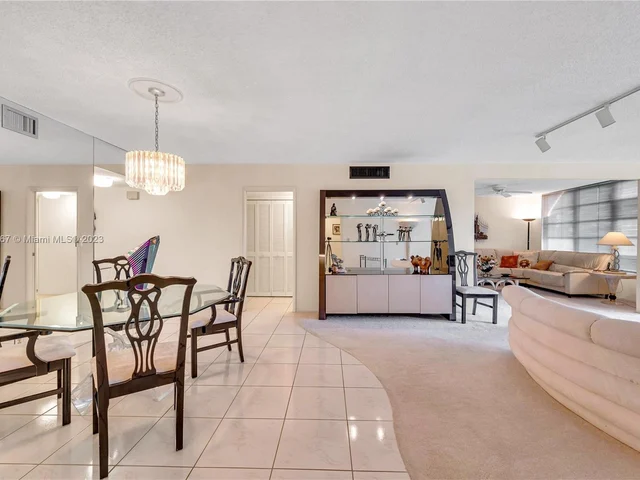 808 Cypress Blvd # 302, Pompano Beach FL 33069