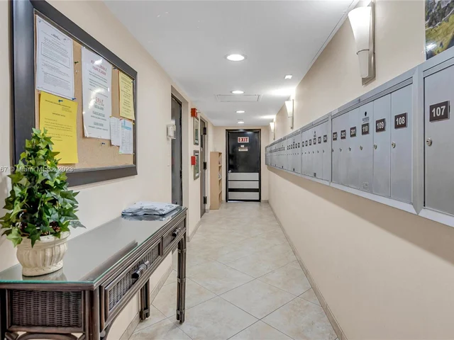 808 Cypress Blvd # 302, Pompano Beach FL 33069