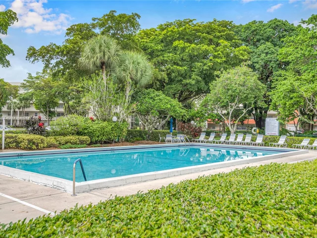 808 Cypress Blvd # 302, Pompano Beach FL 33069