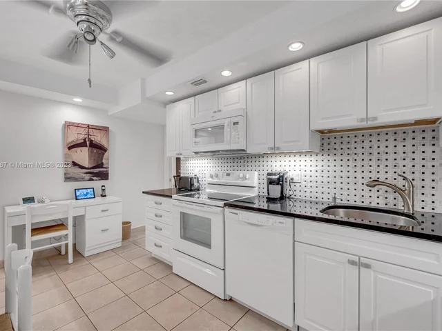 808 Cypress Blvd # 302, Pompano Beach FL 33069