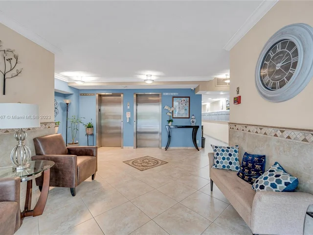 808 Cypress Blvd # 302, Pompano Beach FL 33069
